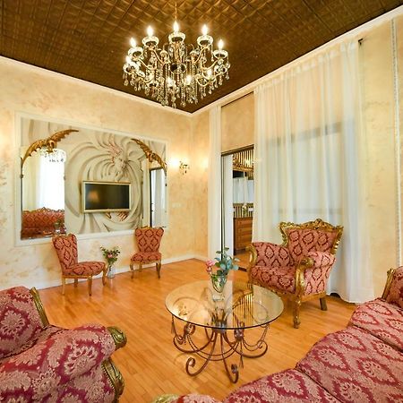 The Museum - Wonderful Super Central Apartment Bucarest Esterno foto