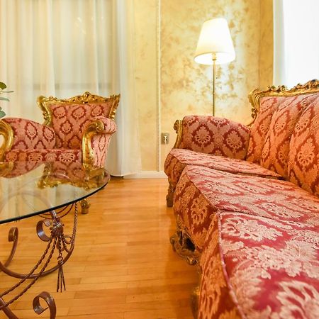 The Museum - Wonderful Super Central Apartment Bucarest Esterno foto