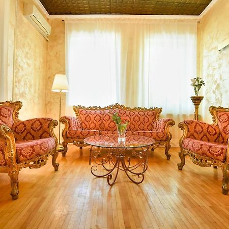 The Museum - Wonderful Super Central Apartment Bucarest Esterno foto