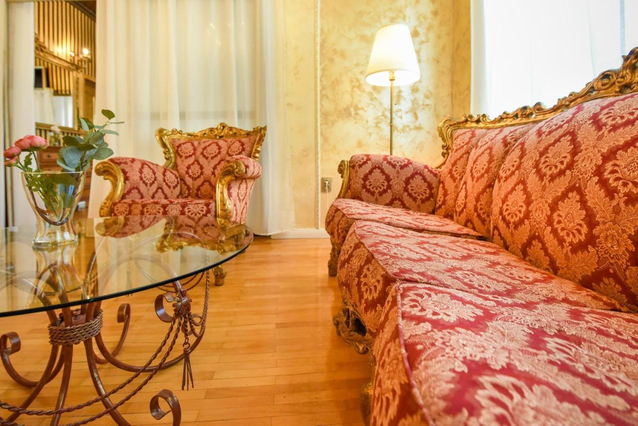 The Museum - Wonderful Super Central Apartment Bucarest Esterno foto