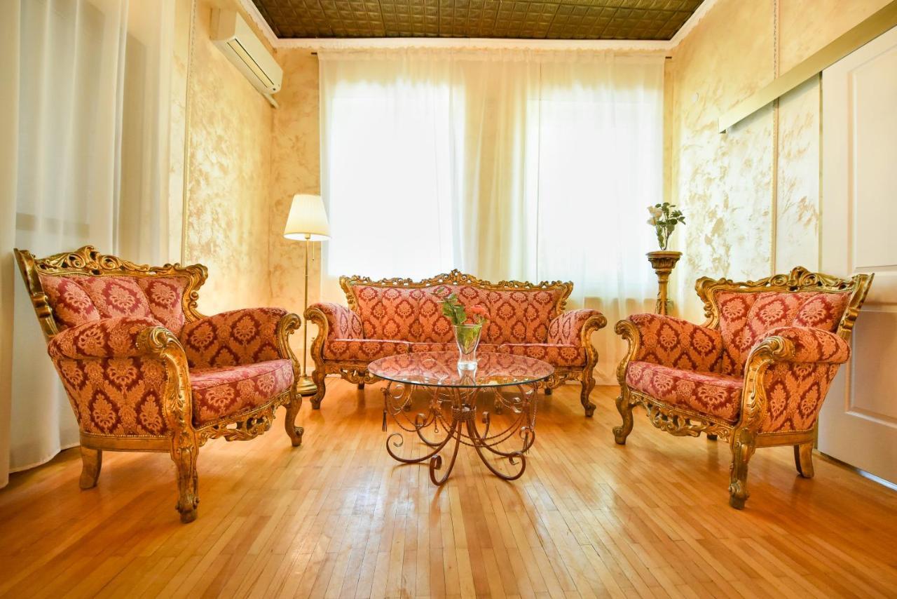 The Museum - Wonderful Super Central Apartment Bucarest Esterno foto