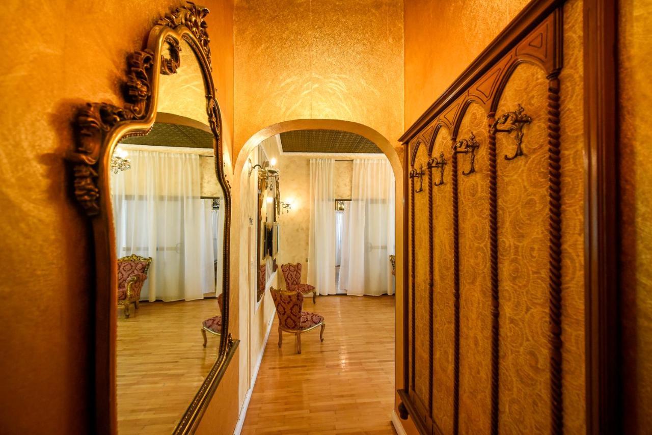 The Museum - Wonderful Super Central Apartment Bucarest Esterno foto
