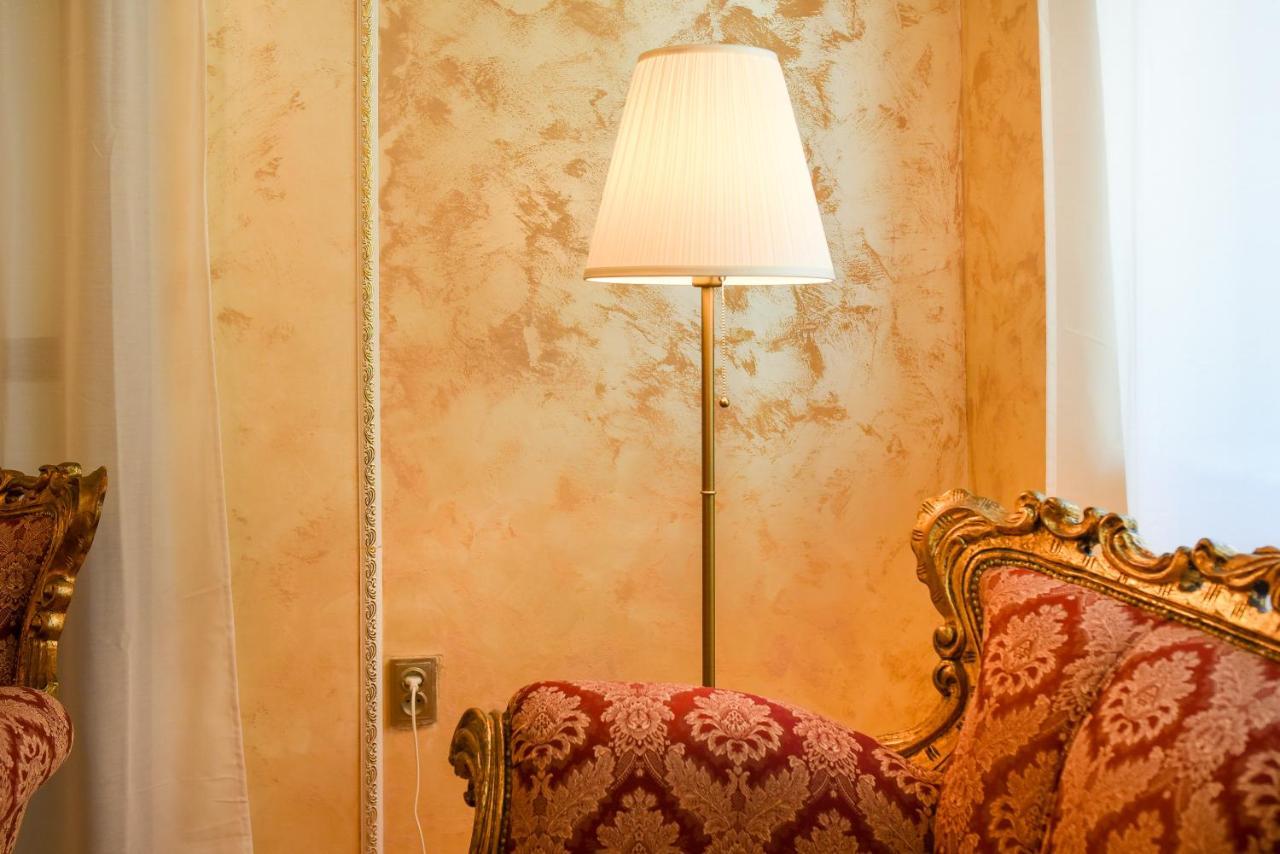 The Museum - Wonderful Super Central Apartment Bucarest Esterno foto